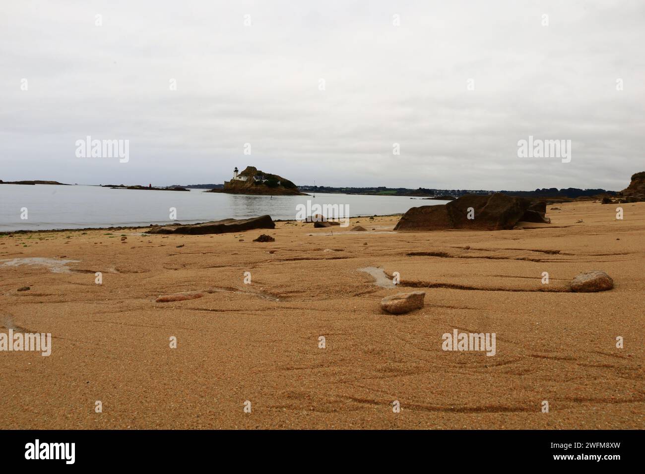 Vue sur la plage de Tahiti située sur la commune de Carantec dans le département du Finistère en Bretagne Banque D'Images