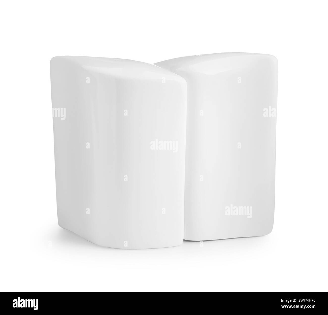 Salière et poivrière isolated on white Banque D'Images