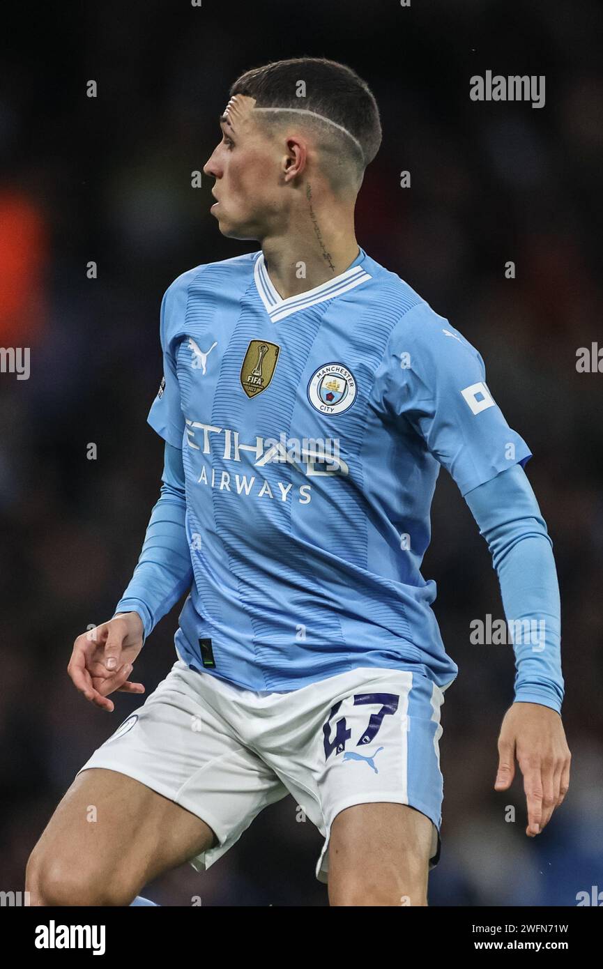 Tatouage au cou de Phil Foden de Manchester City lors du match de Premier League Manchester City vs Burnley à Etihad Stadium, Manchester, Royaume-Uni, le 31 janvier 2024 (photo de Mark Cosgrove/News Images) Banque D'Images