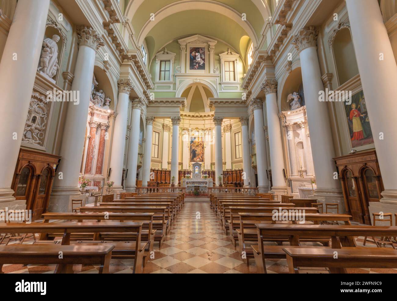 VICENCE, ITALIE - 6 NOVEMBRE 2023 : la nef de l'église Chiesa di San Gaetano. Banque D'Images