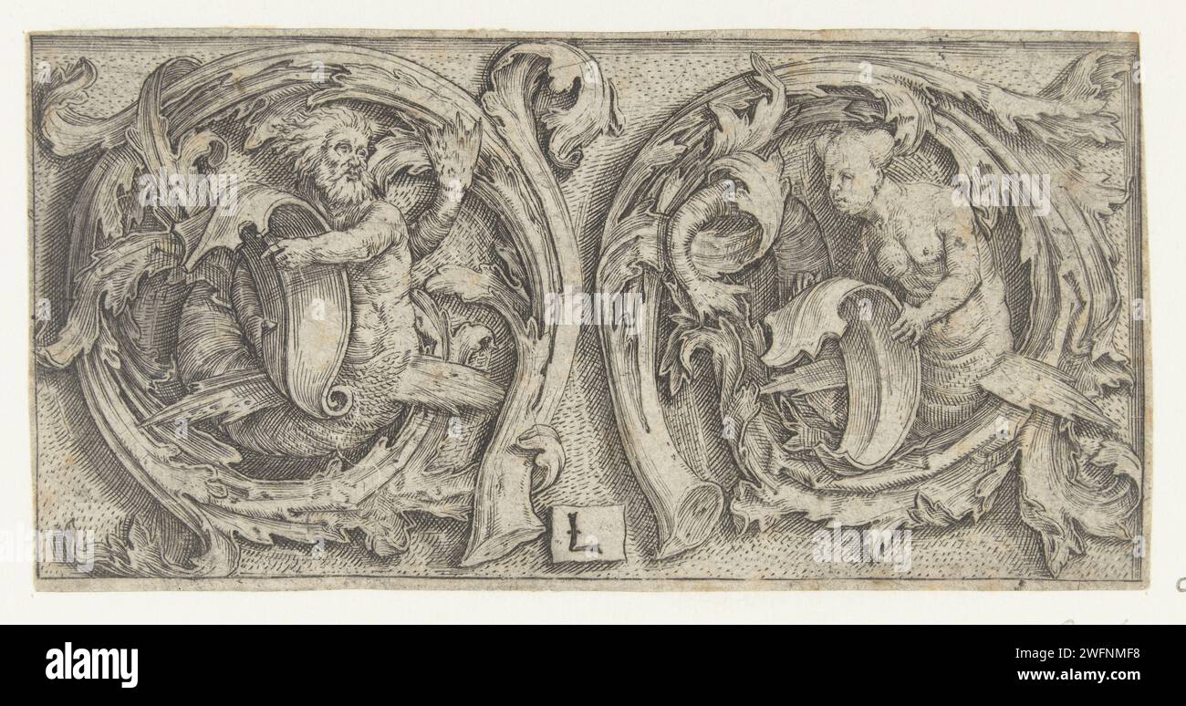 Ornement avec Triton et Sirène, Lucas van Leyden, 1508 - 1512 impression frisonne avec deux volutes de feuilles de vignes dans lesquelles un triton est à gauche et une sirène à droite. Ornement de gravure sur papier des pays bas ~ êtres hybrides ; formes humaines et animales mélangées. triton(s). Sirènes (mythologie classique) Banque D'Images