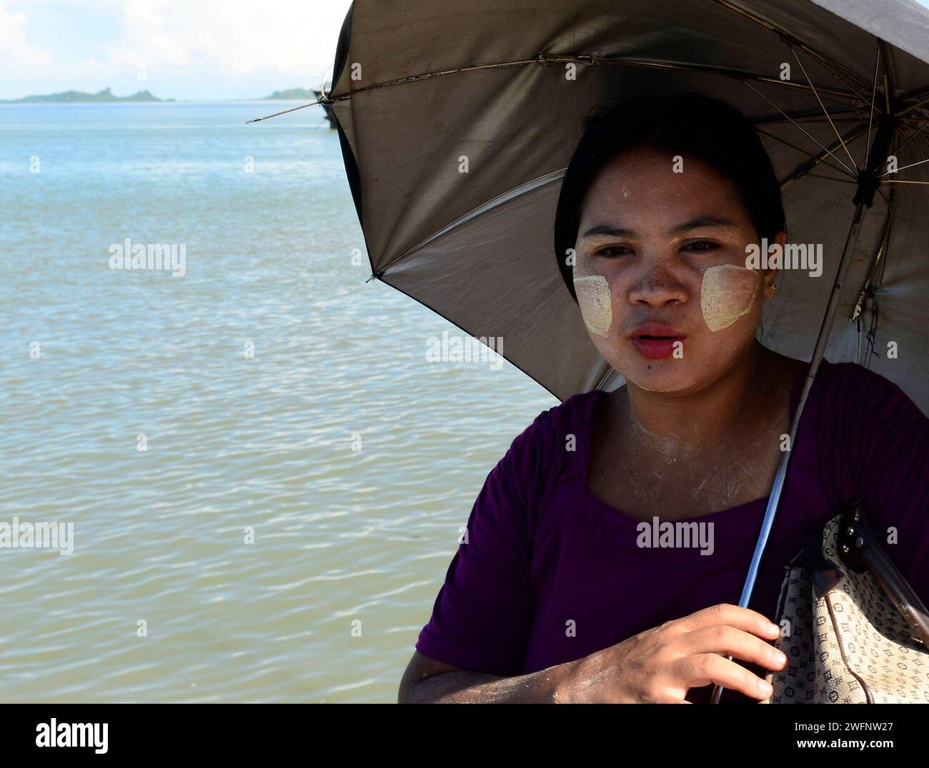 Portrait d'une femme arakanaise pris à Sittwe, Myanmar. Banque D'Images