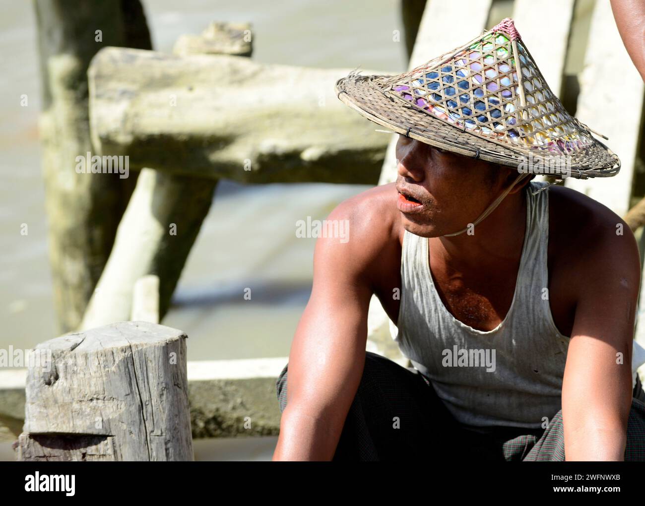 Portrait d'un Arakanais portant un chapeau traditionnel. État de Rakhine, Myanmar. Banque D'Images