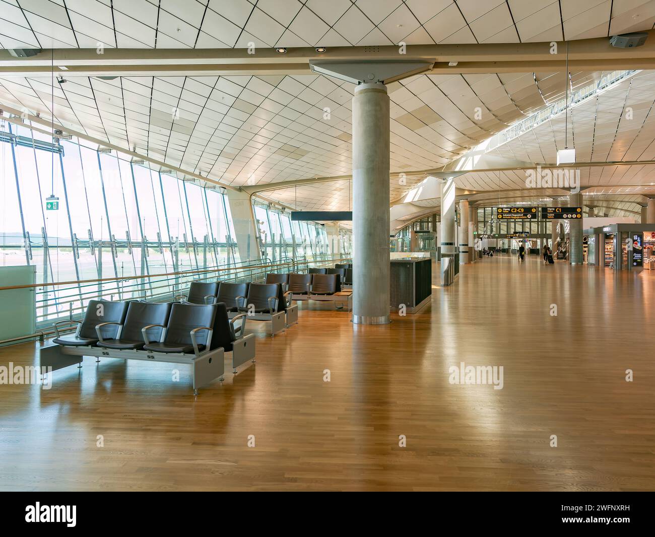 Gardermoen, Norvège - 14 août 2017 : la zone d'arrivée et de transit au terminal international de l'aéroport d'Oslo Gardemoen. Banque D'Images