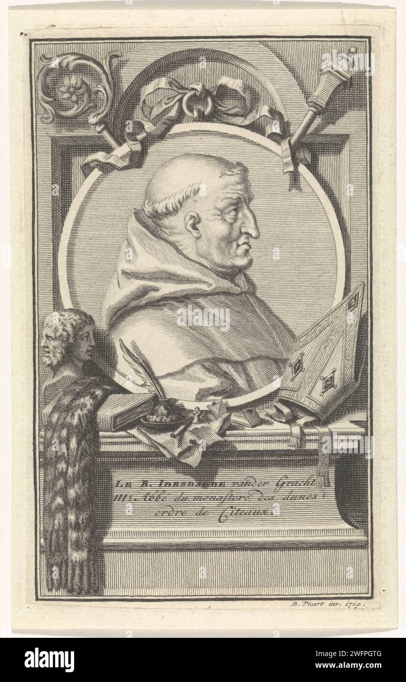 Portrait de St. Idesbald, Bernard Picart (atelier de), d'après Bernard Picart, 1714 tirage Portrait d'Idesbald van der Gracht, moine, chanoine et saint flamand. Sur l'étable Pieth le Bisschopsmijter, un pot d'encre avec ressort d'écriture, et un Januskop. Amsterdam gravure sur papier / gravure insigne de l'évêque, par exemple Mitre, crozier. outils d'écriture Banque D'Images