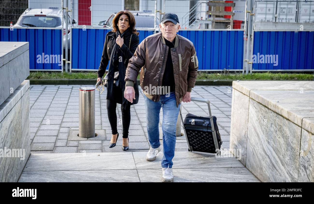 AMSTERDAM - Rachel Hazes arrive à la cour pour des audiences de témoins dans son procès. La fille Roxeanne Hazes et deux des anciens associés de Rachel doivent témoigner dans une affaire au sujet d'une procuration au nom de Rachel. ANP ROBIN UTRECHT netherlands Out - belgique Out Banque D'Images