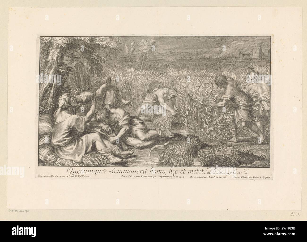 Graanoogst, Giovanni Girolamo Frezza, d'après Carlo Maratta, 1728 imprimer Paysage avec des hommes qui récoltent le grain. Deux hommes faucilles fauchent le grain. Un autre homme lie le grain en paquets. Au premier plan sur la gauche les hommes qui se reposent. Imprimeur : Romeafter design by : Vaticaanstadpublisher : RomeVaticaanstad gravure sur papier / gravure récolte. céréales, céréales, maïs (herbe avec céréales, cultivée pour l'alimentation, par exemple : blé, riz, seigle, avoine, maïs, sarrasin, millet). agriculteurs. agriculture Banque D'Images