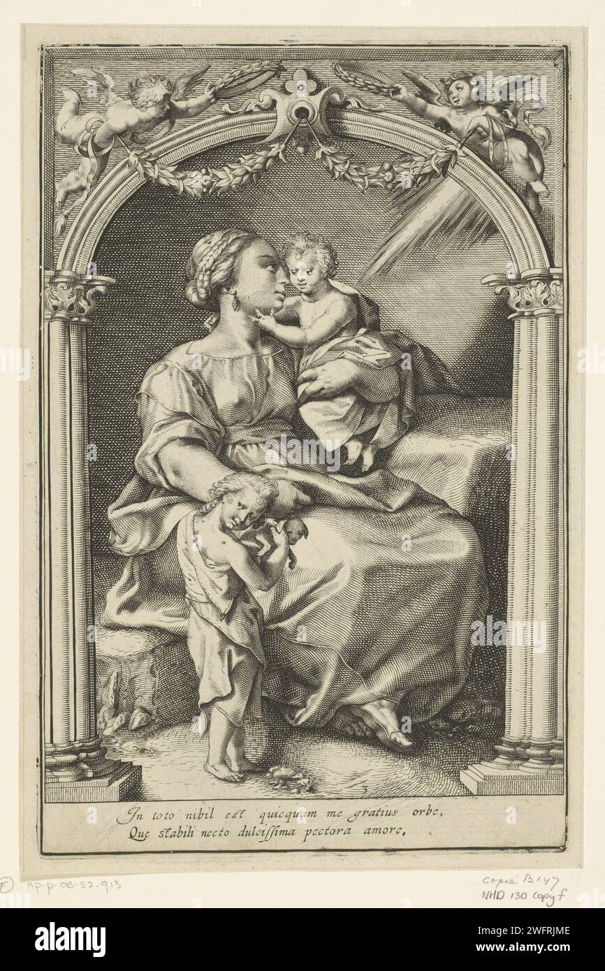 Liefde, anonyme, d'après Hendrick Goltzius, 1592 - 1667 imprimer la personnification de l'amour, l'une des trois vertus divines, avec un enfant sur le bras, lève les yeux au ciel. A côté d'elle se trouve un enfant avec un chien dans les mains. Le spectacle est inclus par une arche d'ornement avec putti avec des couronnes de Laurier et des guirlandes. Sous la montre un texte de deux lignes en latin. Gravure sur papier Charité, 'Caritas' ; 'CaritÃ' (Ripa)  une des trois vertus théologiques Banque D'Images