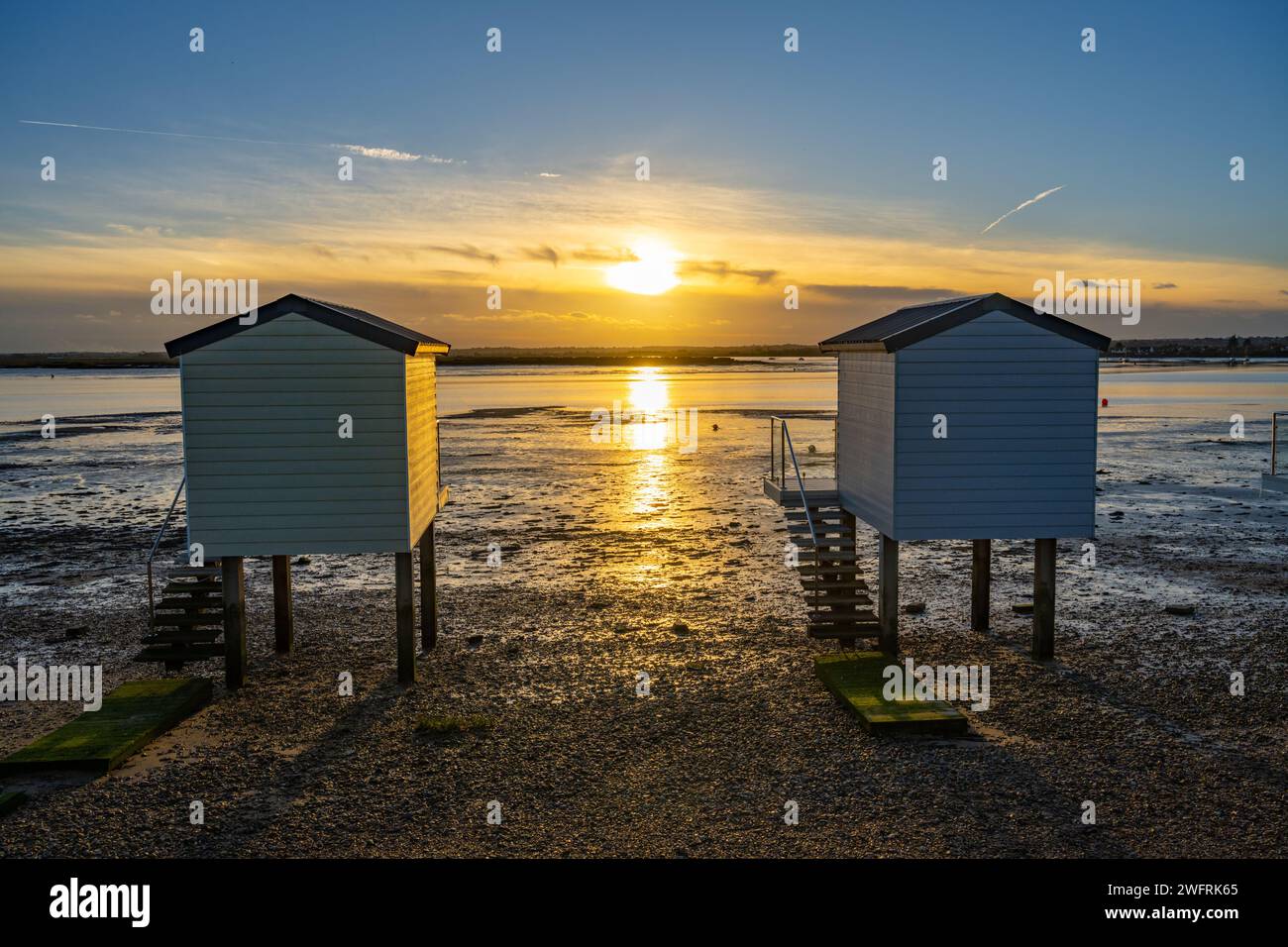 Cabines de plage sur la rivière Blackwater à Heybridge Basin Banque D'Images