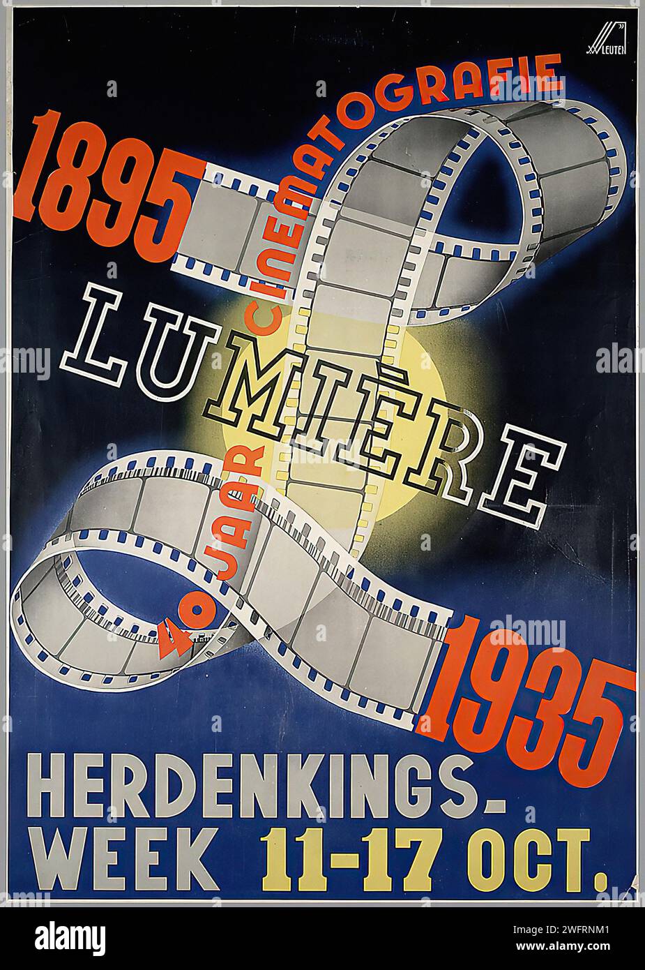 '1895 CINEMATOGRAPHIE LUMIERE 1935' '40 JAAR HERDENKINGSWEEK 11-17 OCT.' '1895 CINEMATOGRAPHIE LUMIERE 1935' '40 YEARS ANNIVERSARY WEEK OCT. 11-17' Vintage Dutch Publicité. Affiche bleue et orange dynamique célébrant la cinématographie lumière. Banque D'Images