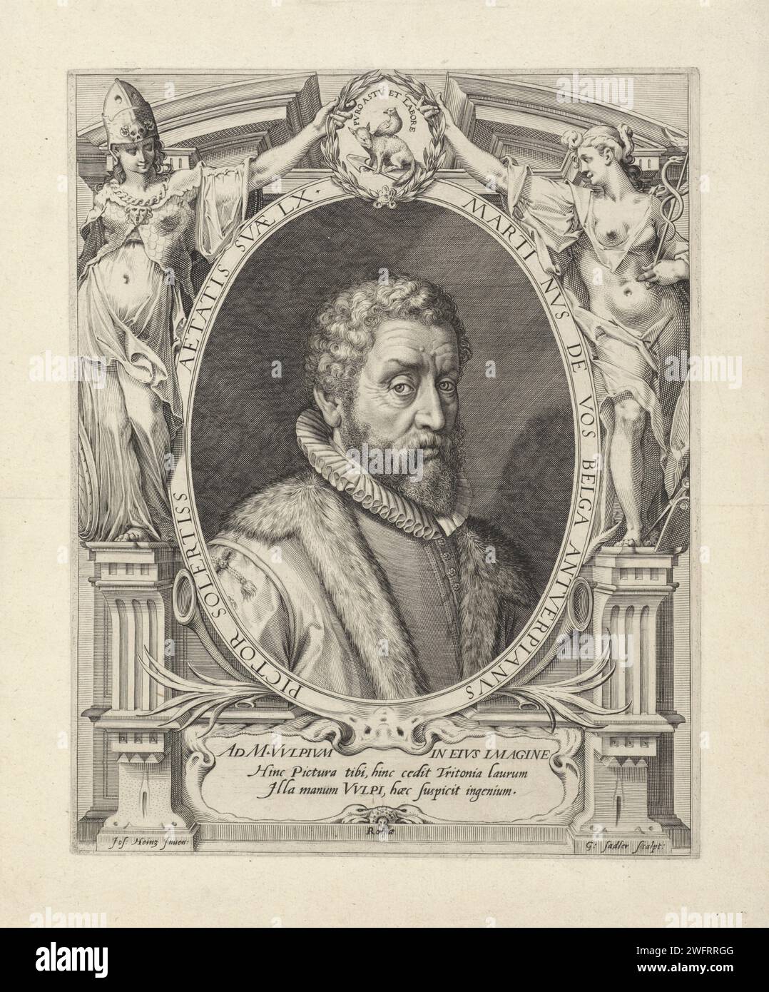 Portrait de Maerten de vos à l'âge de 60 ans, Aegidius Sadeler (II), d'après Maerten de vos, d'après Joseph Heintz (I), tirage de 1592 Portrait du peintre et dessinateur anversois Maerten de vos, à l'âge de 60 ans. Deux figures féminines allégoriques (rhétorique (r.) et Minerva (L.)) tiennent une couronne de Laurier au-dessus du portrait. Dans la couronne de Laurier un emblème d'un oiseau assis sur un renard. Rome papier gravure portrait, autoportrait de peintre. Cou-équipement  vêtements (avec NOM) (+ vêtements pour hommes). manteau (+ fourrure utilisée pour les vêtements). manteau (+ vêtements pour hommes). bêtes de proie, animaux prédateurs : renard Banque D'Images