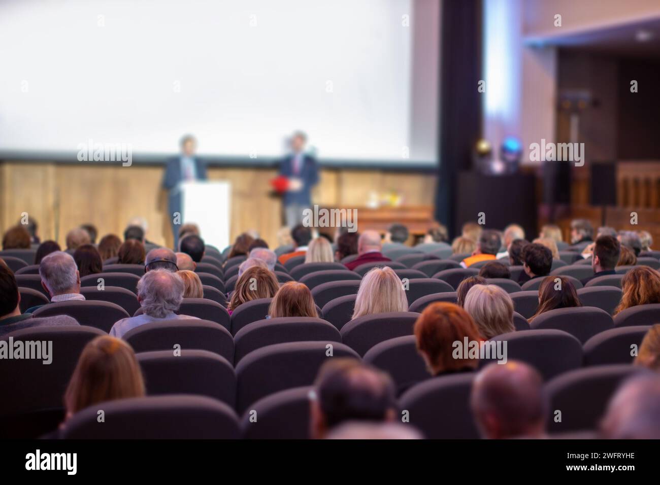 les personnes qui assistent à un séminaire communautaire Banque D'Images