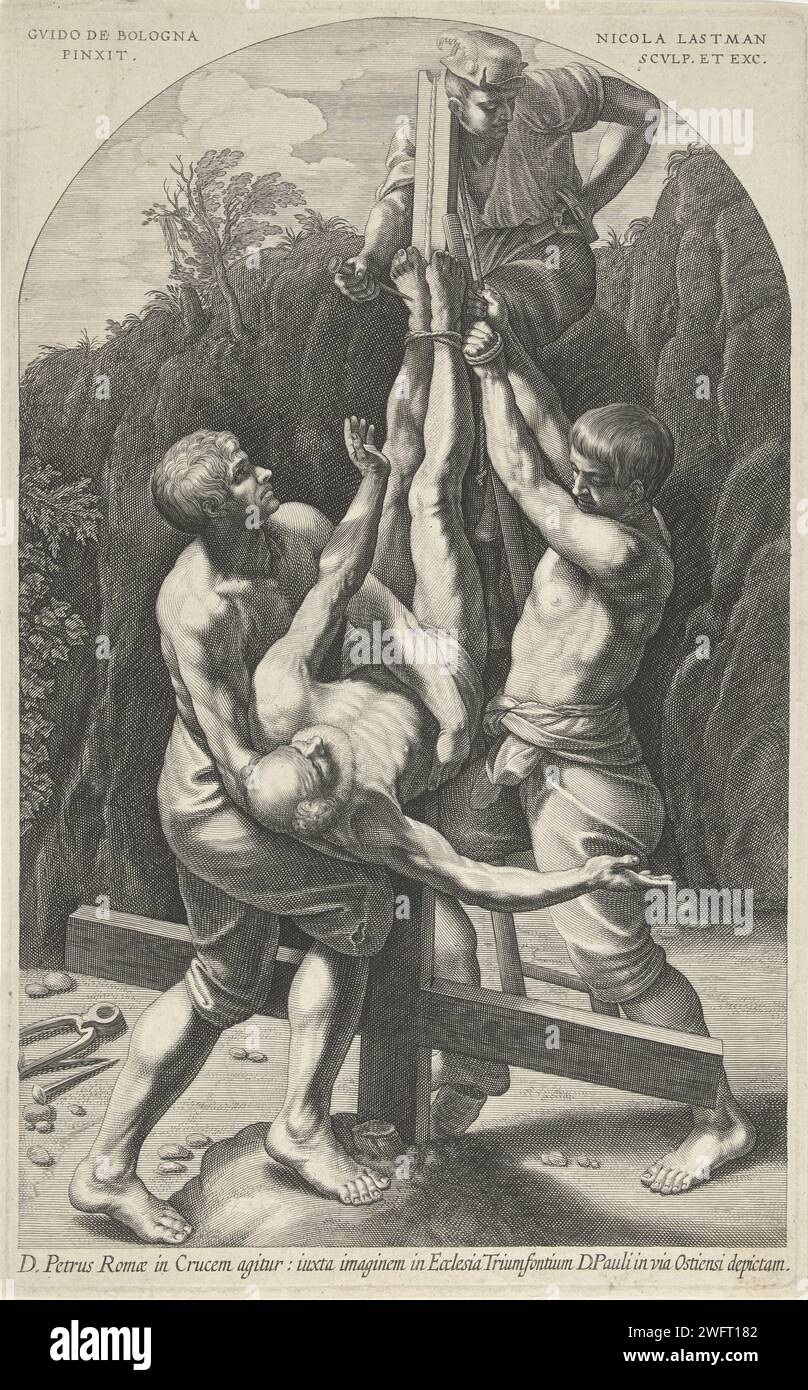 Martyre de Petrus, Nicolaes Lastman, d'après Guido Reni, 1596 - 1625 print Pierre est crucifié par trois figures à sa propre demande. Dans la marge une règle de texte en latin. Gravure sur papier Peter crucifié à l'envers Banque D'Images