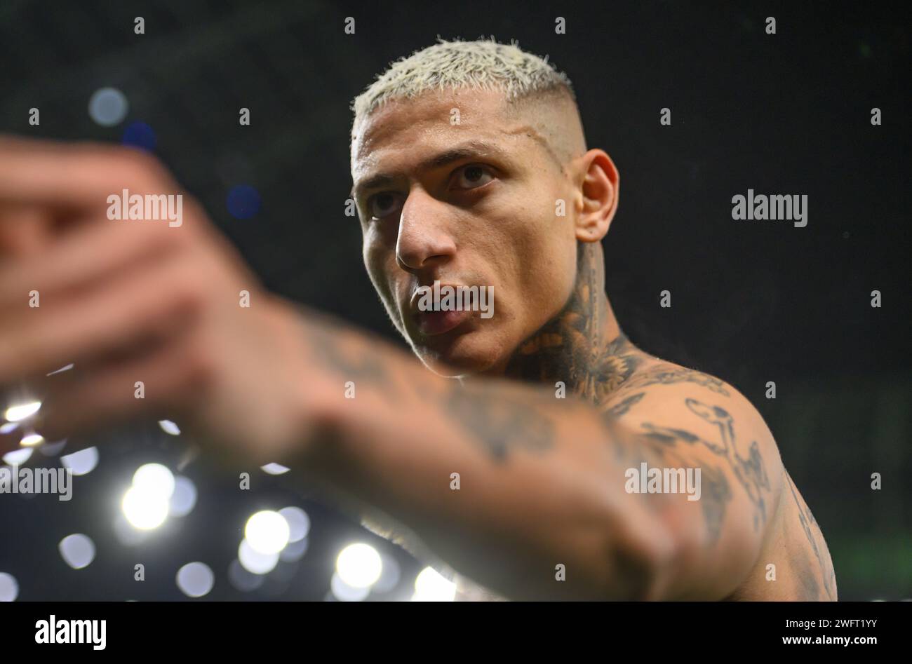 Londres, Royaume-Uni. 31 janvier 2024. 31 janvier 2024 - Tottenham Hotspur v Brentford - Premier League - Tottenham Hotspur Stadium. Richarlison de Tottenham célèbre et enlève son maillot à la fin du match. Crédit photo : Mark pain/Alamy Live News Banque D'Images