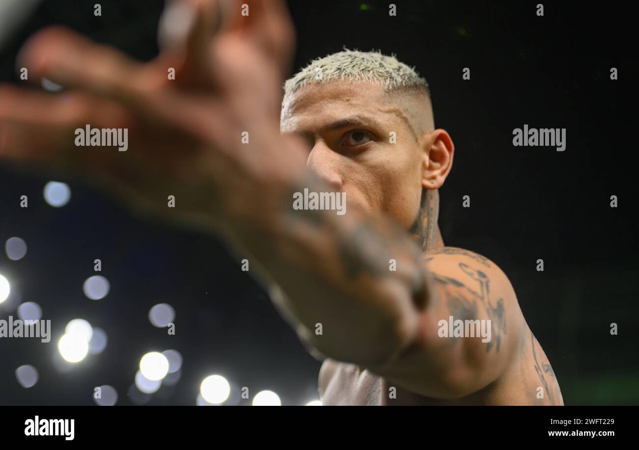 Londres, Royaume-Uni. 31 janvier 2024. 31 janvier 2024 - Tottenham Hotspur v Brentford - Premier League - Tottenham Hotspur Stadium. Richarlison de Tottenham célèbre et enlève son maillot à la fin du match. Crédit photo : Mark pain/Alamy Live News Banque D'Images