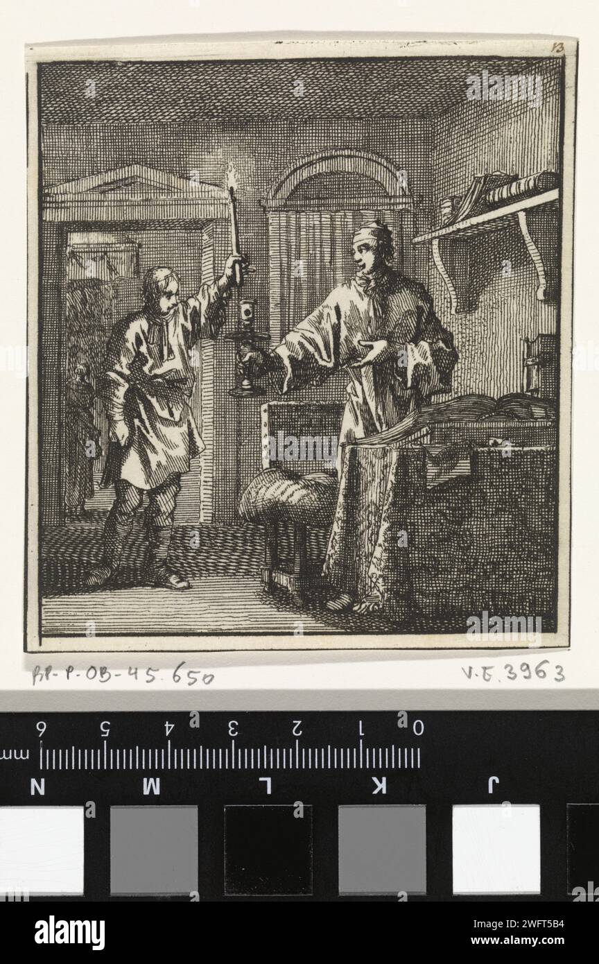 L'homme met une bougie allumée dans le chandelier qui garde un autre homme prêt pour lui, Jan Luyken, 1711 imprimer Amsterdam papier gravure chandelier. lustre, candélabre Banque D'Images
