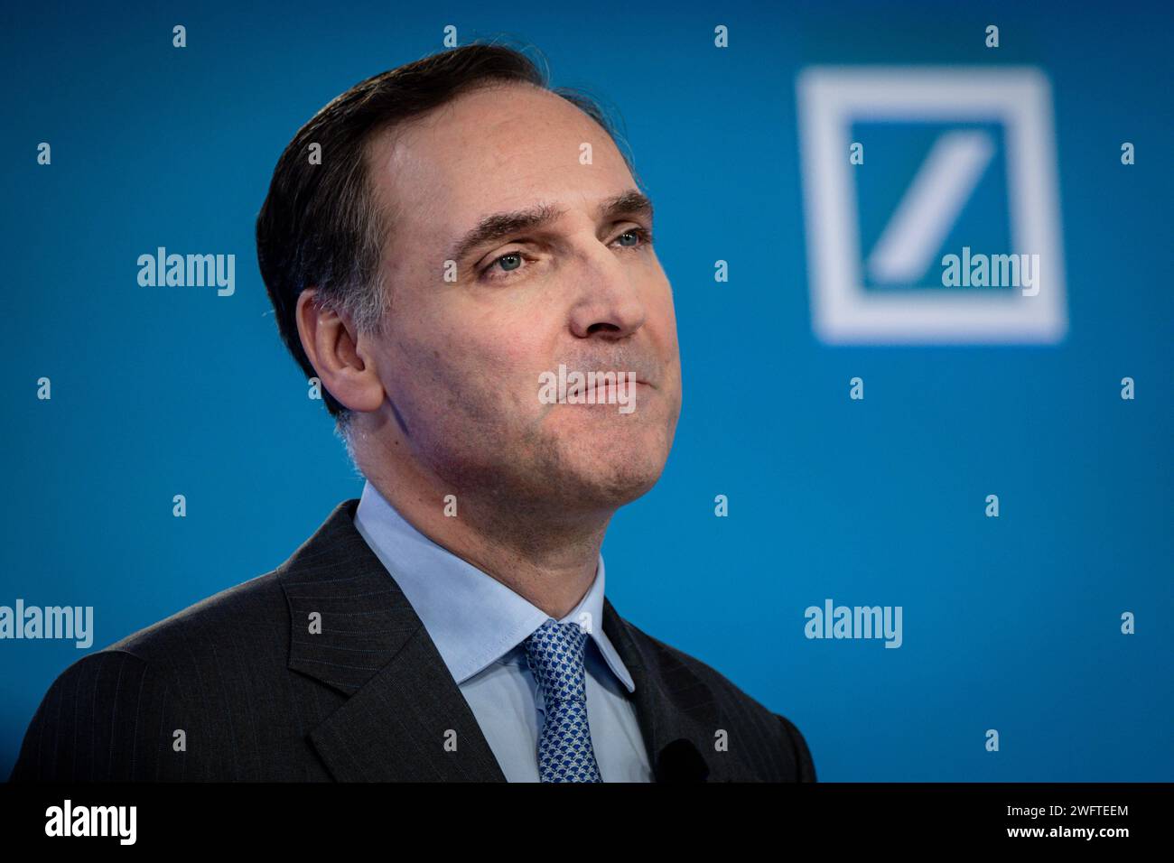 Deutsche Bank Jahresmedienkonferenz 2024 James von Moltke Strellvertretender Vorstandsvorsitzender und Finanzvorstand Deutscher Bank AG im Portrait BEI der Jahresmedienkonferenz 2024 der Deutsche Bank in Frankfurt, Francfort, 01.02.2024 Frankfurt Hessen Deutschland *** Deutsche Bank Conférence annuelle des médias 2024 James von Moltke Strell Vice-président du Directoire et directeur financier de Deutsche Bank AG en portrait à la Conférence annuelle des médias 2024 de Deutsche Bank à Francfort, Francfort, 01 02 2024 Francfort Hesse Allemagne Banque D'Images