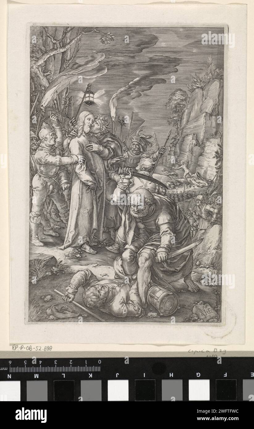 Collection du Christ, Anonyme, d'après Hendrick Goltzius, 1597 - 1667 imprimer Christ est capturé par des soldats à la cour de Getsémane. Judas l'embrasse sur la joue. Peter Malchus prend une oreille au premier plan. Papier néerlandais gravure du baiser de Judas : accompagné de soldats aux torches et aux lanternes, il embrasse le Christ. Pierre tire son épée et coupe l'oreille de Malchus Banque D'Images