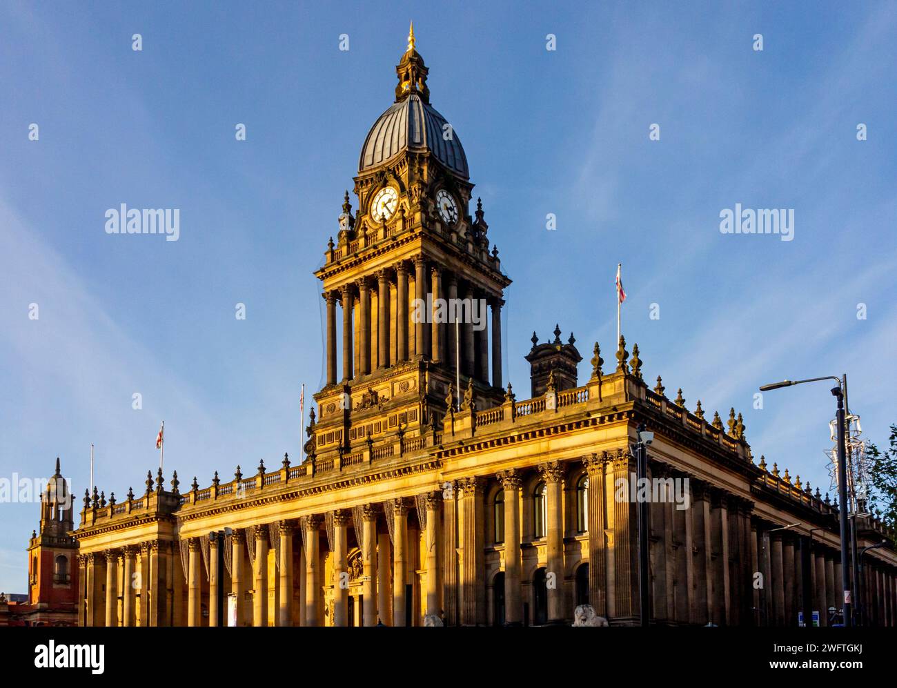 Leeds Town Hall West Yorkshire Angleterre Royaume-Uni construit en 1853-1859 conçu par Cuthbert Brodrick dans le style néo-classique baroque renaissance et maintenant classé grade i. Banque D'Images