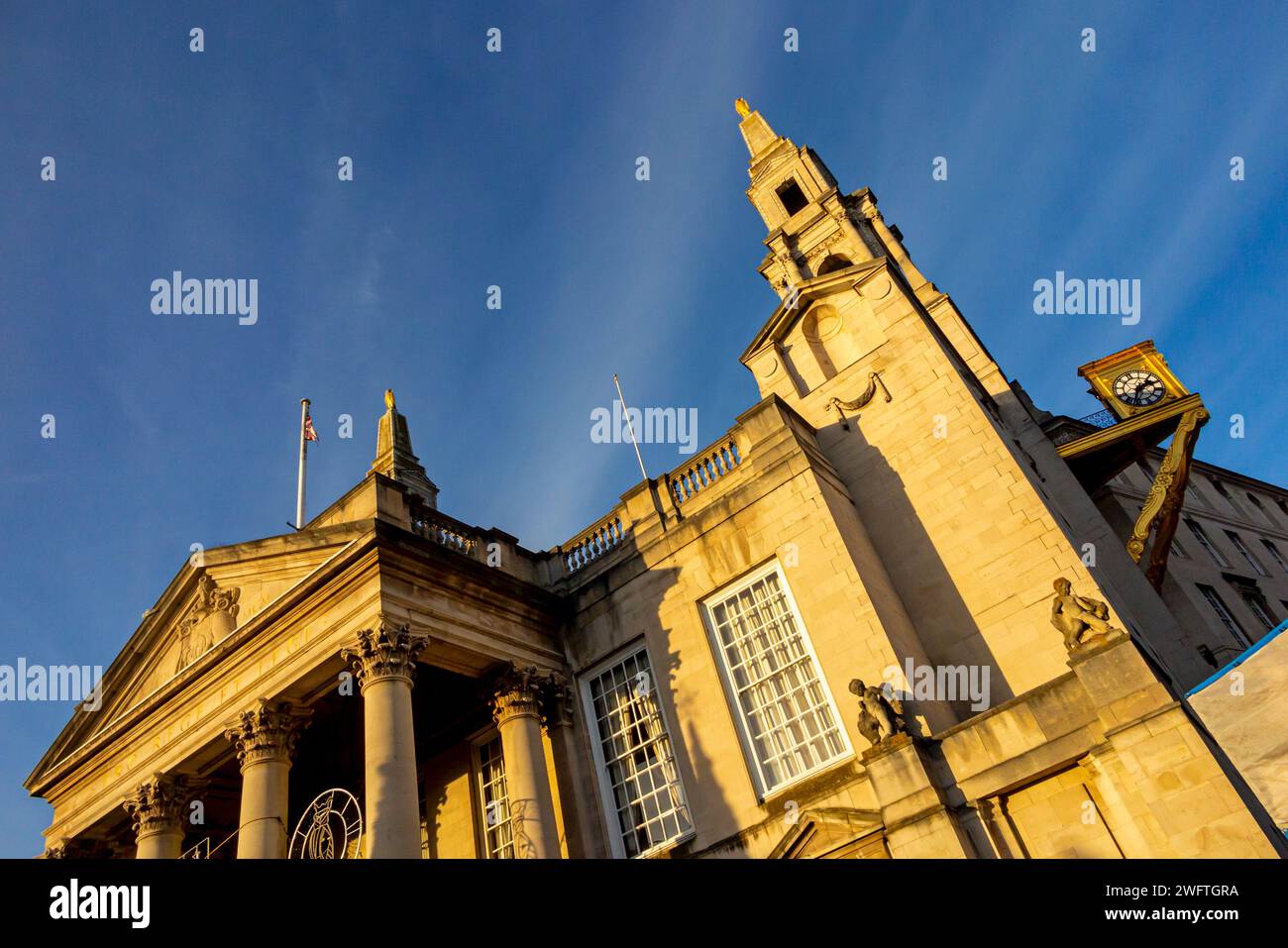 Leeds Civic Hall West Yorkshire Angleterre Royaume-Uni construit en 1933 conçu par E Vincent Harris dans un style art déco classique avec pierre de Portland, grade II classé. Banque D'Images