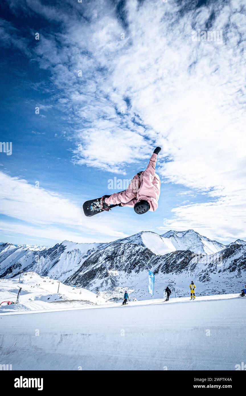 Snowboard Half Pipe à Kitzsteinhorn Autriche Banque D'Images