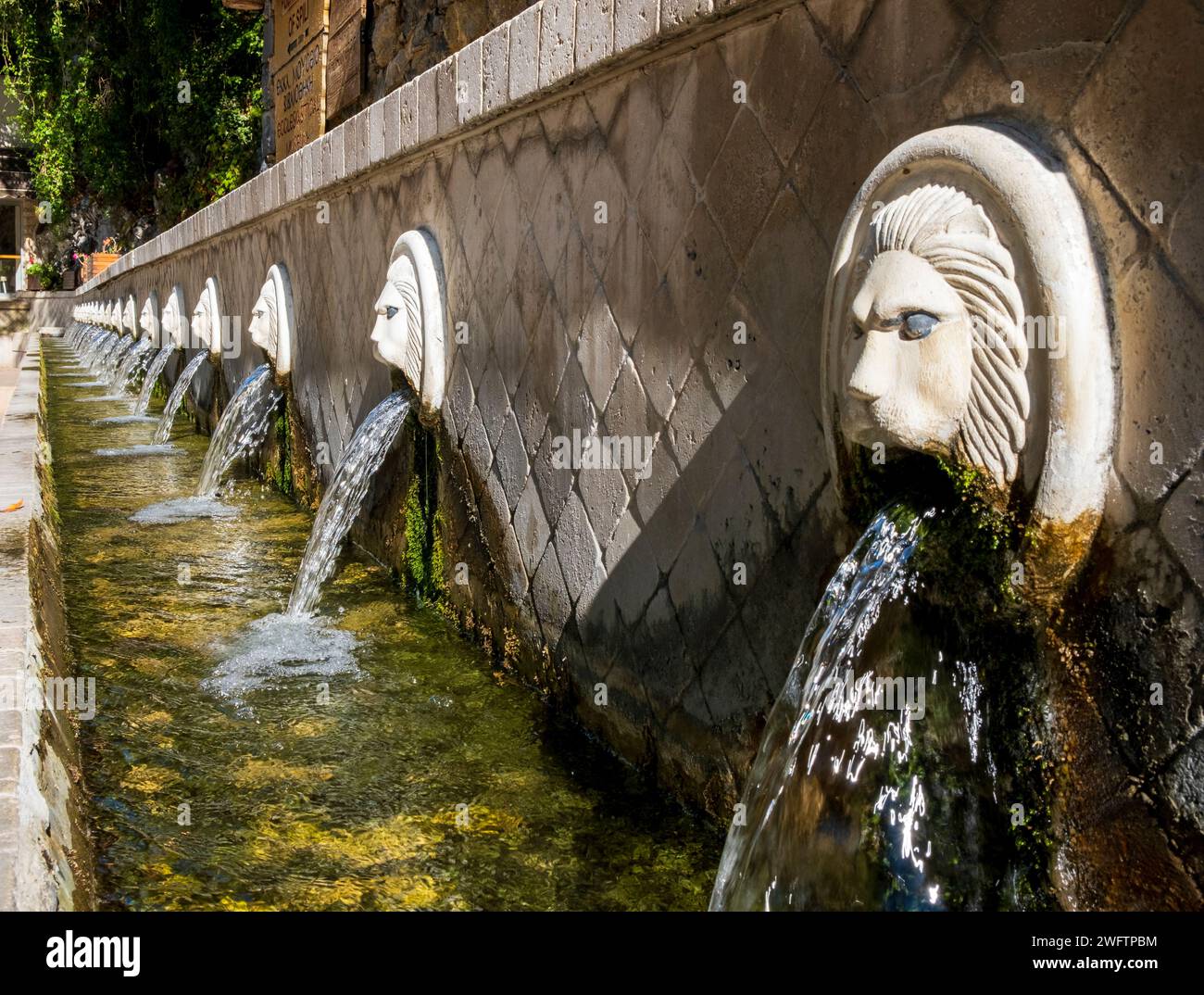 Les fontaines du lion dans le village de Spili, Crète Banque D'Images