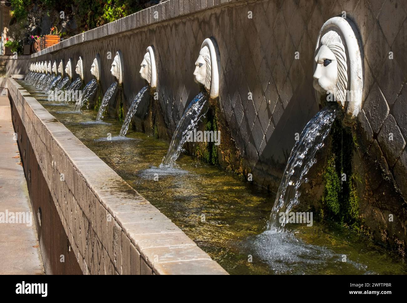 Les fontaines du lion dans le village de Spili, Crète Banque D'Images