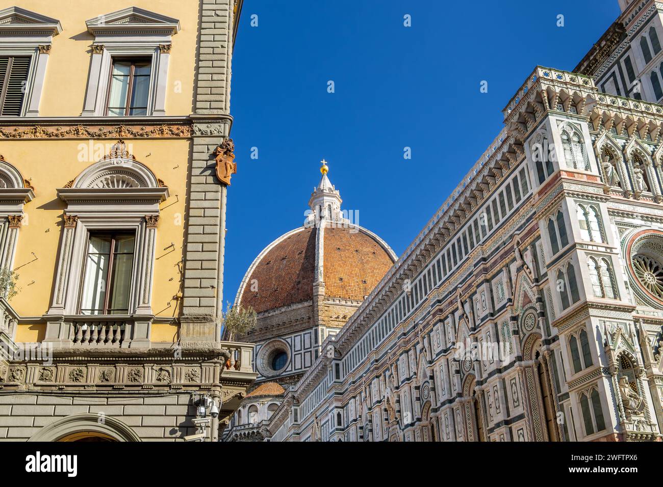 L'extérieur en marbre blanc et vert de la cathédrale de Santa Maria del Fiore ou du Duomo de Florence, Italie Banque D'Images