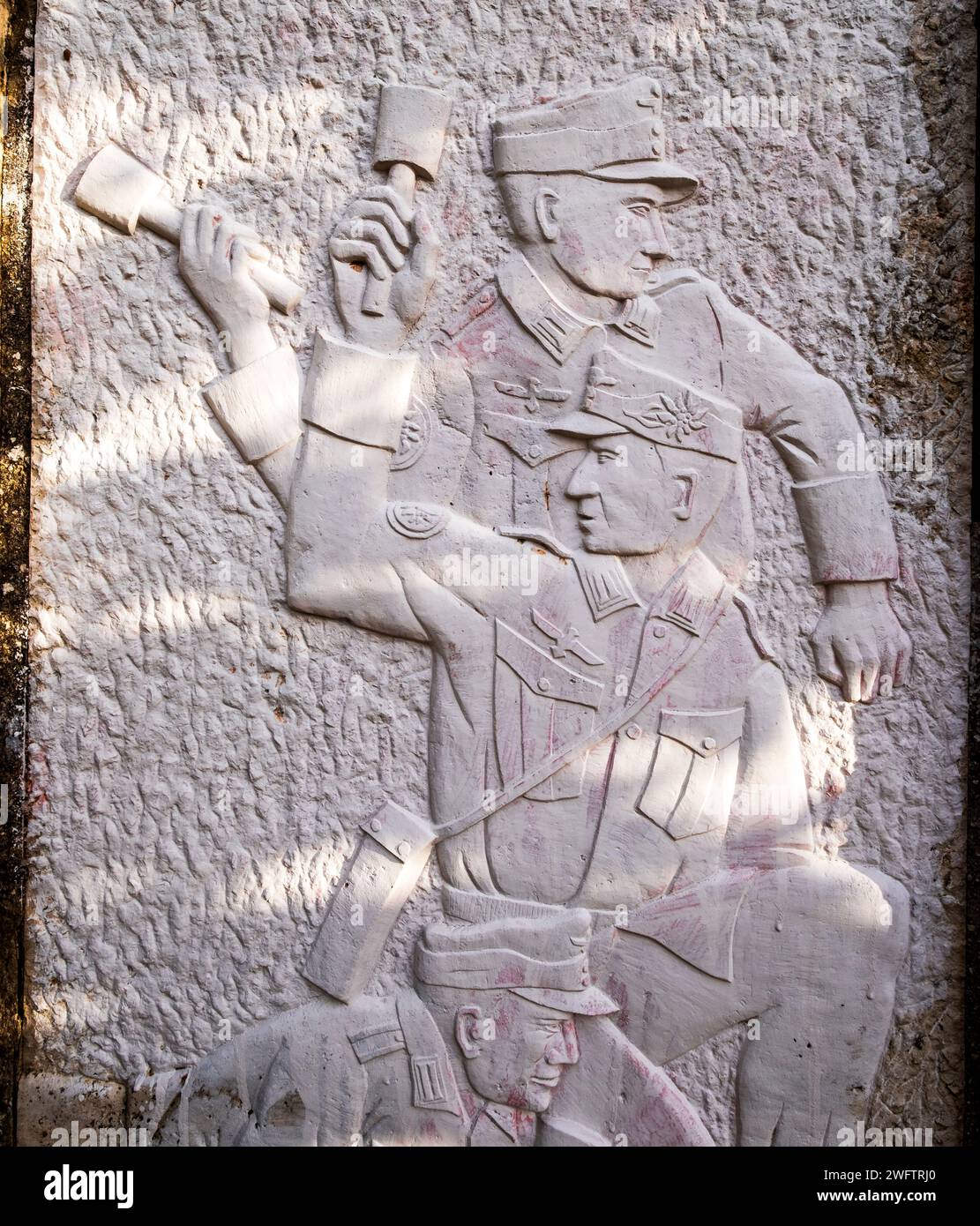 Mémorial controversé de l'ère nazie allemande récemment rénové par des membres d'une association allemande dans le village de montagne de Floria, en Crète Banque D'Images