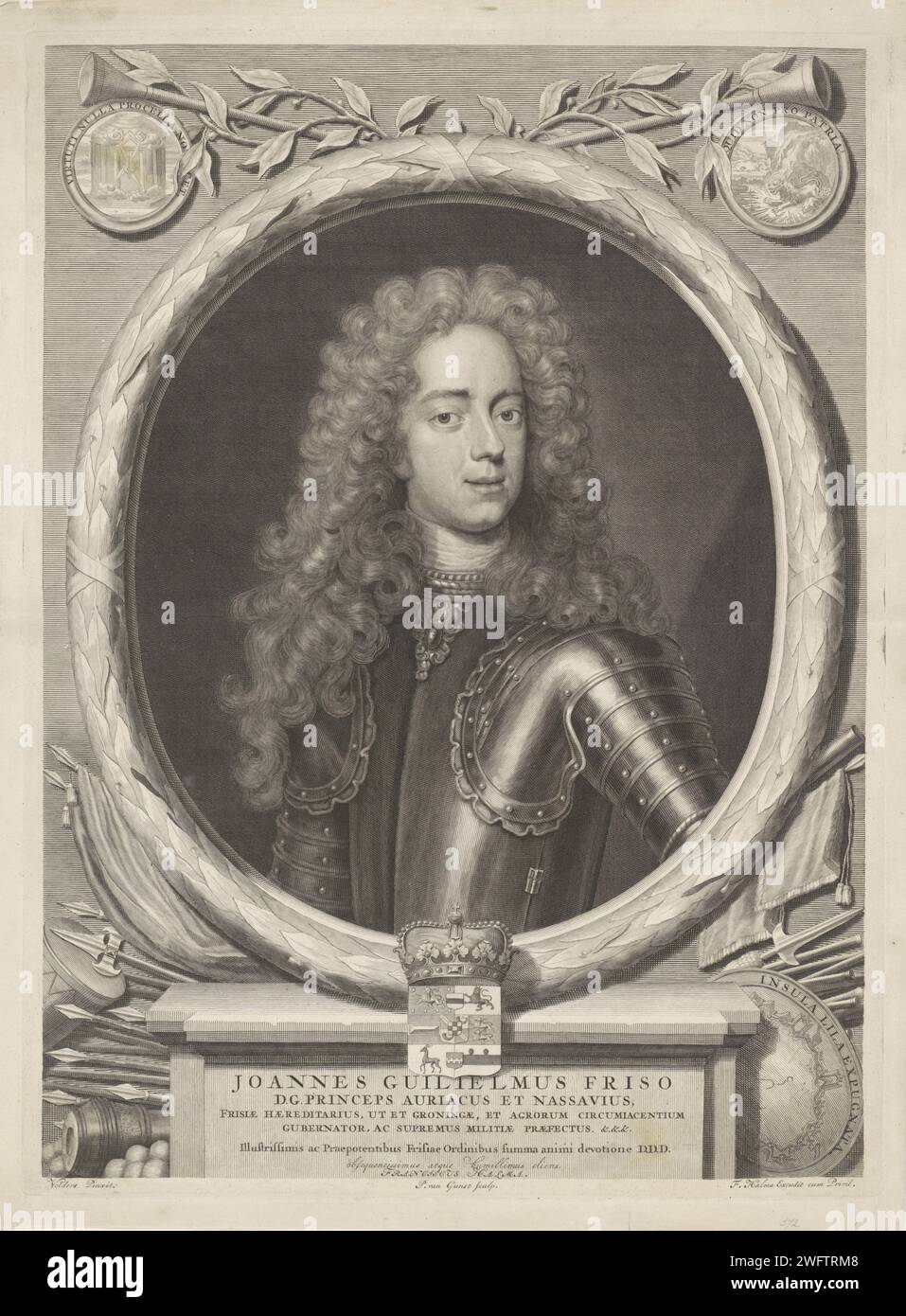 Portrait de Johan Willem Friso, Prince d'Oranje-Nassau, Pieter van Gunst, d'après Lancelot Volders, 1705 - 1722 tirage Portrait de Johan Willem Friso dans un ovale de Lauwerbladen. Un certain nombre d'objets allégoriques autour de lui. En haut à gauche et en haut à droite une représentation allégorique dans un cercle avec une écriture de bordure. Au milieu de son arme avec une couronne. Sur un piédestal il y a le nom, les titres et deux lignes de texte latin. Nord des pays-Bas gravure sur papier / gravure Banque D'Images