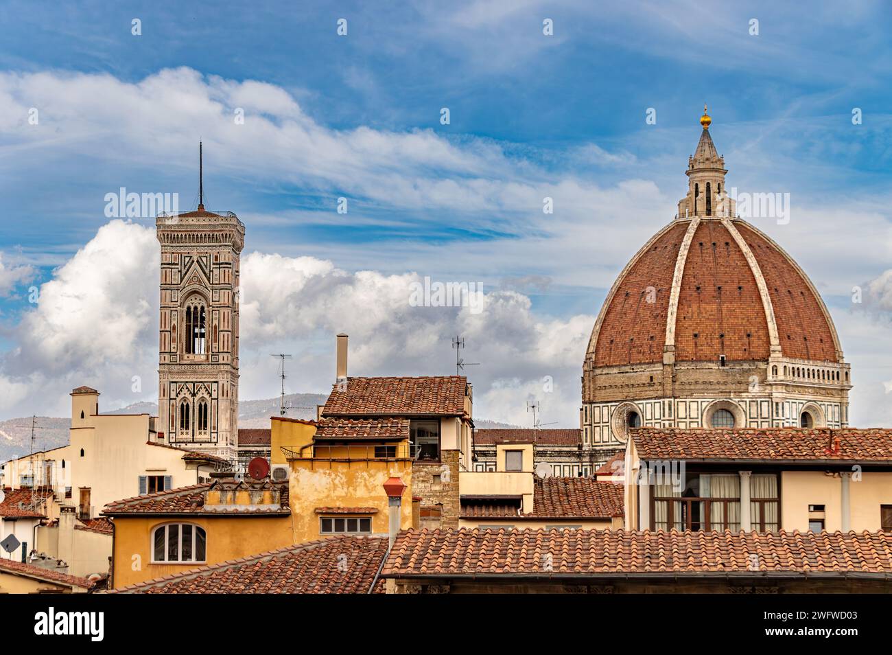 Le toit de tuiles rouges du Duomo de Florence, construit par Filippo Brunelleschi entre 1420 et 1436 , Florence, Italie Banque D'Images
