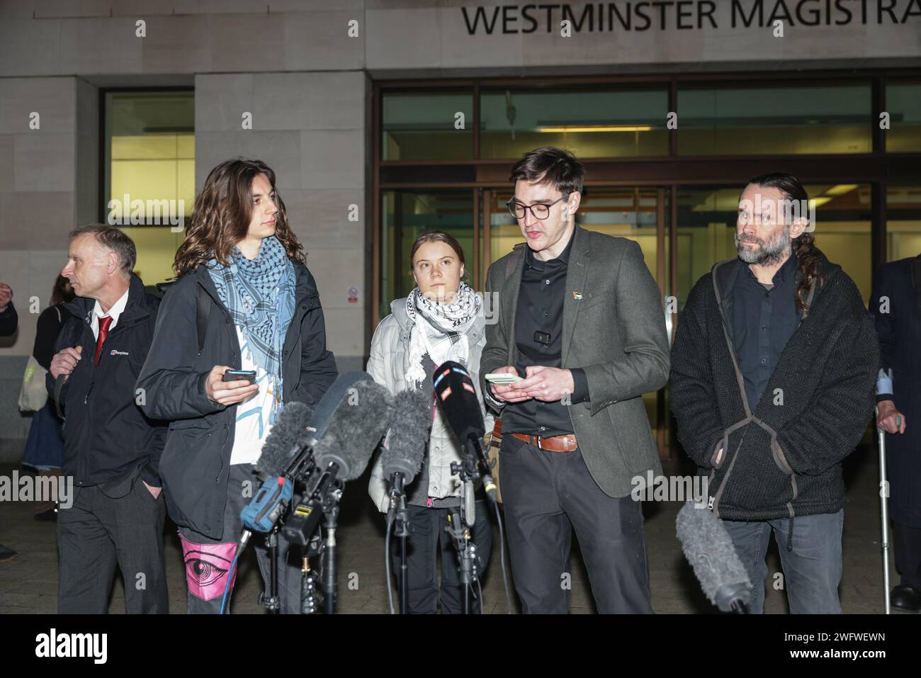 Londres, Royaume-Uni. 01 février 2024. GRETA Thunberg, activiste écologiste, fait une déclaration à la presse après le premier d'un procès probable de deux jours à Westminster magistrates court. Le militant a été arrêté alors qu'il manifestait à Londonen octobre 2023. Crédit : Imageplotter/Alamy Live News Banque D'Images