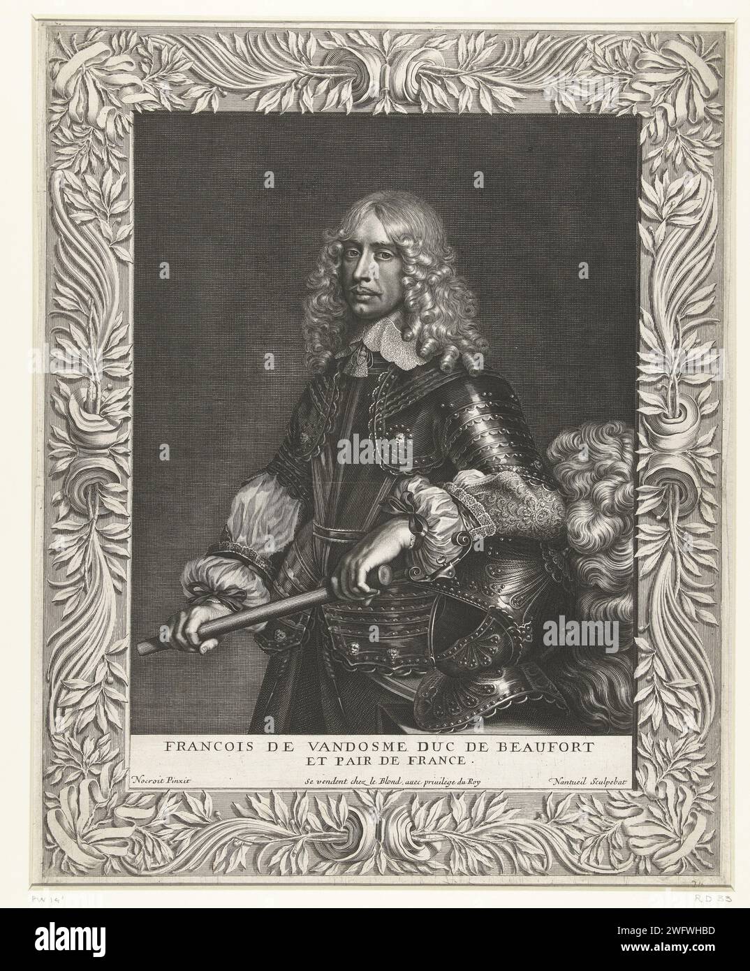 Portret van François de Vendôme Hertog Van Beaufort, Robert Nanteuil, d'après Jean Nocret, tirage 1649 Portrait de François de Vendôme Hertog de Beaufort, demi-fuite, appuyé sur son casque, dans ses mains son officier. Autour du portrait un large cadre ornemental avec des branches de palmier et des feuilles de Laurier. Gravure sur papier France Banque D'Images