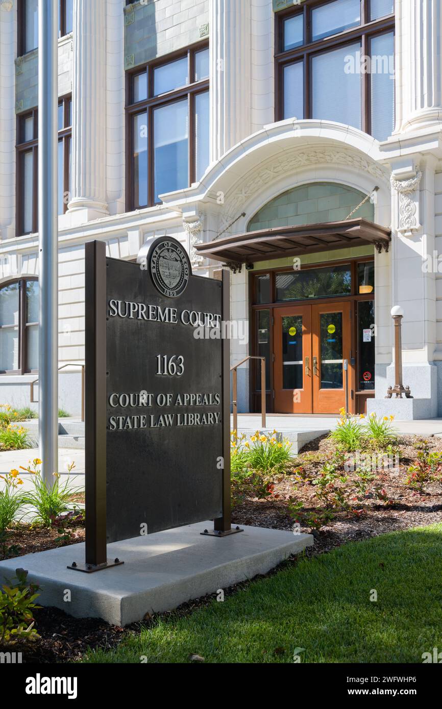 Salem, OREGON, États-Unis - 11 juin 2023 ; Signez devant la Cour suprême et la Cour d'appel de l'Oregon et l'entrée de la bibliothèque de droit Banque D'Images