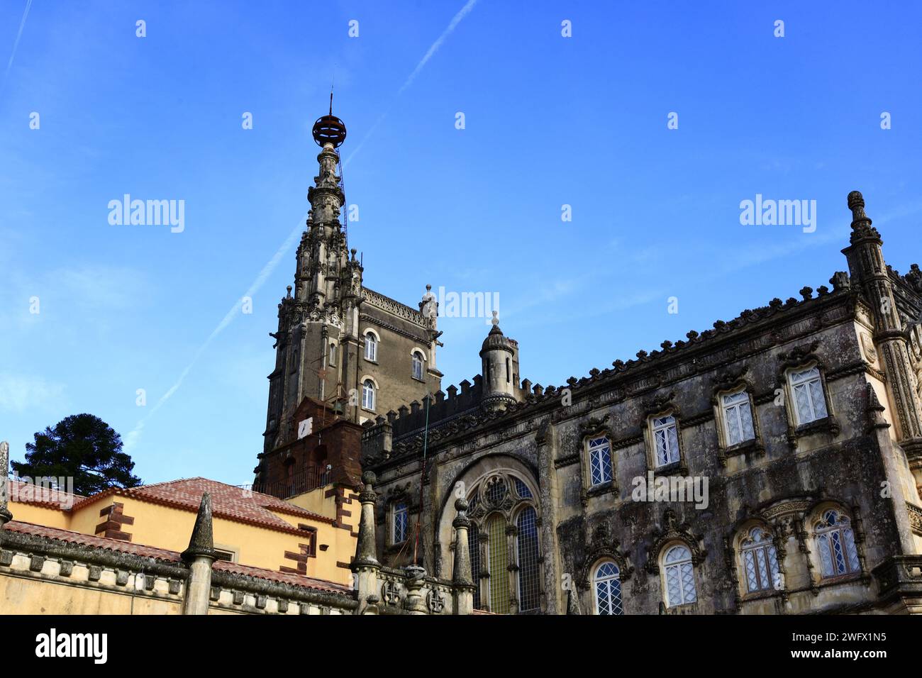 Convento de Santa Cruz do Buçaco est un ancien monastère carmélite situé dans la Mata Nacional do Buçaco , au Portugal Banque D'Images