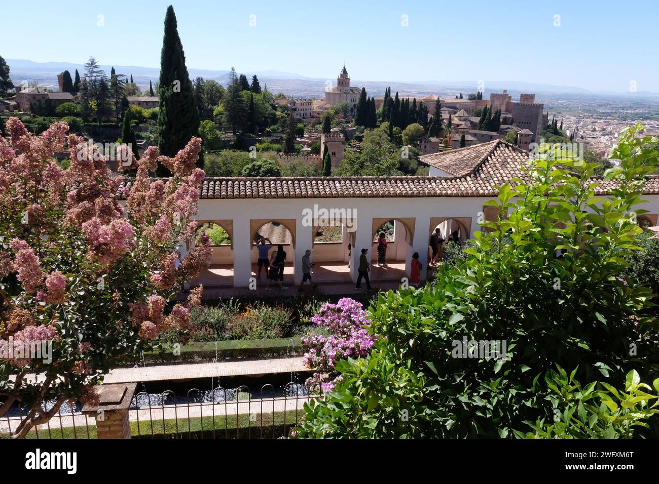 L'alhambra à Grenade, espagne L'Alhambra est un monument essentiel, car il prouve que les Arabes ont autrefois gouverné ce territoire et son style architectural est un R Banque D'Images