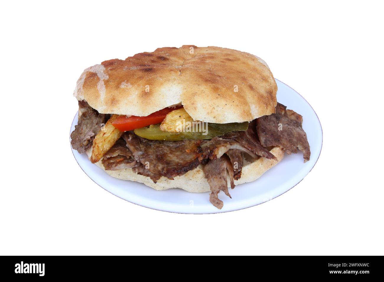 Kebab turc traditionnel, doner de viande kebab sur pain sandwich, fond blanc isolé Banque D'Images