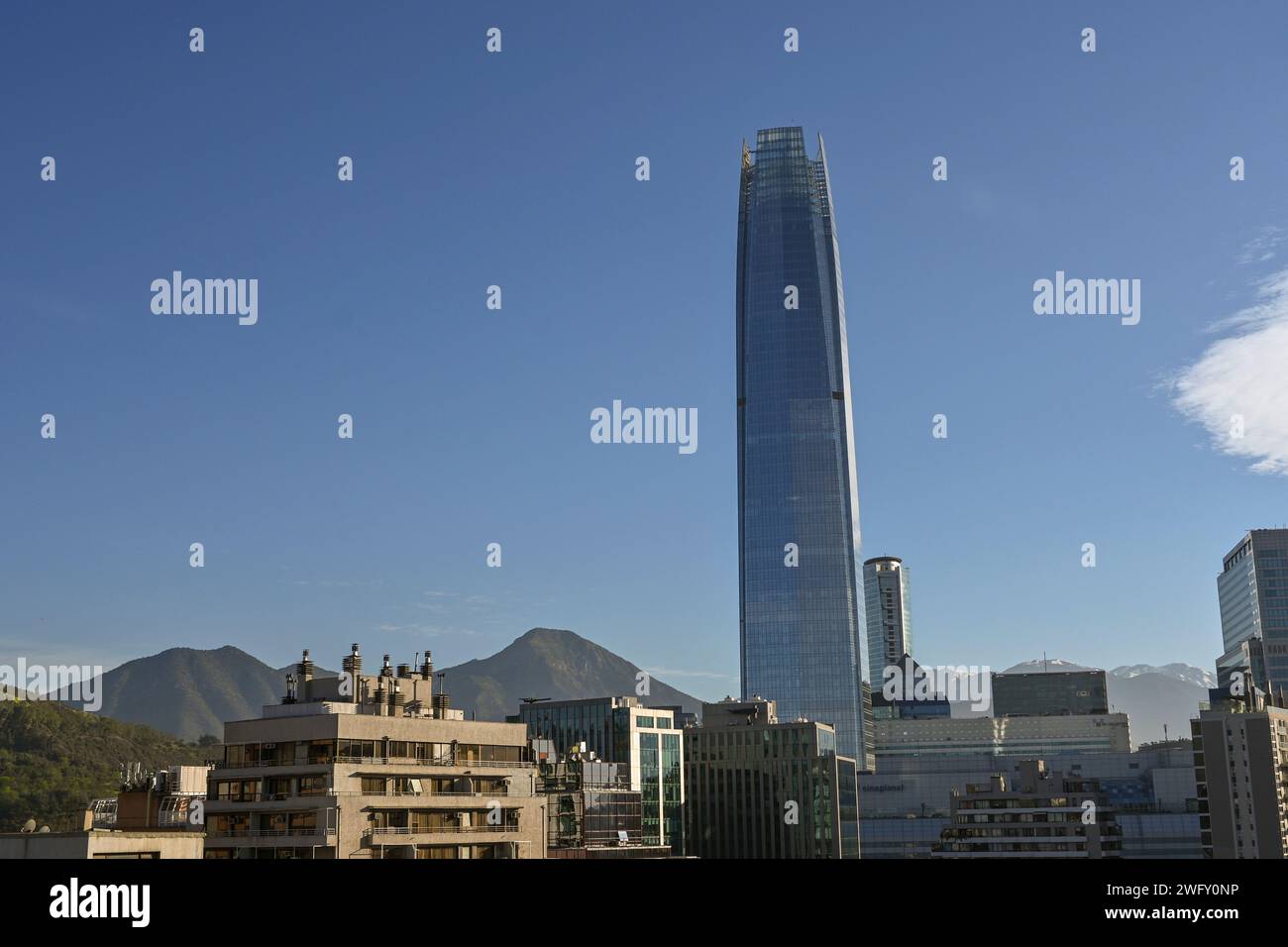 Santiago, Chili - 19 octobre 2023,vue de bâtiments dans une zone urbaine dans le quartier de Providencia, Sky Costanera Banque D'Images