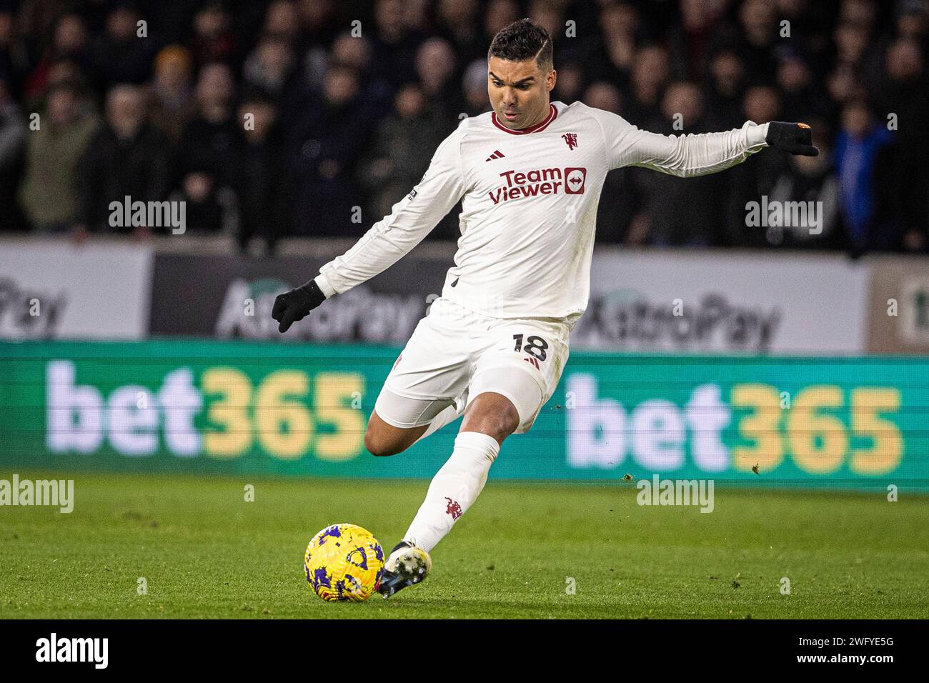 Wolverhampton, Royaume-Uni. 01 février 2024. Wolverhampton, Angleterre, 1 février 2024 : Casemiro of Man Utd en action lors du match de Premier League entre Wolverhampton Wanderers et Manchester United au Molineux Stadium à Wolverhampton, Angleterre (Richard Callis/SPP) crédit : SPP Sport Press photo. /Alamy Live News Banque D'Images