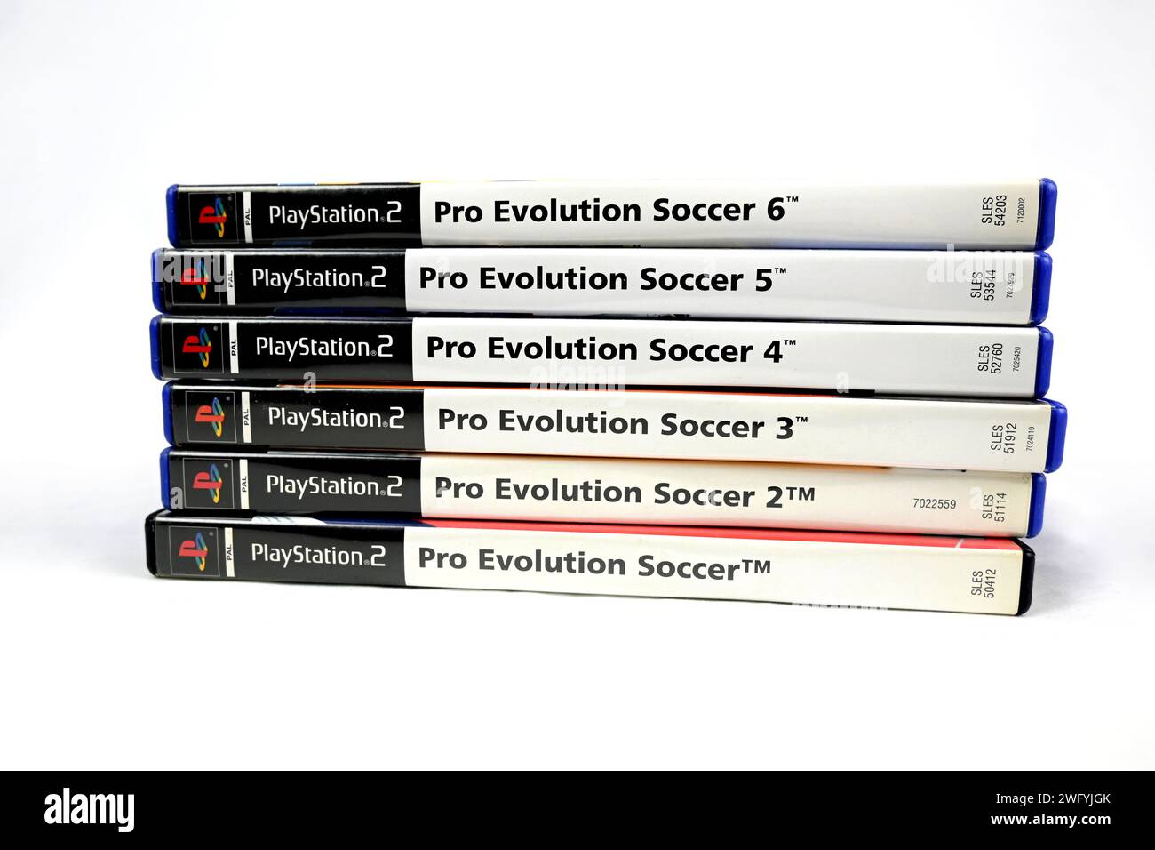 Série de jeux vidéo PES Pro Evolution Soccer (1 - 6) Stacked pile – pays de Galles, Royaume-Uni – 31 janvier 2024 Banque D'Images