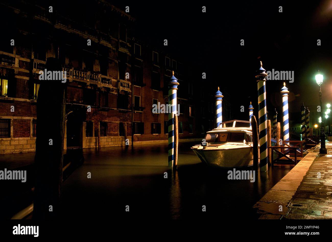 Scène nocturne du canal d'eau, Venise, Italie Banque D'Images