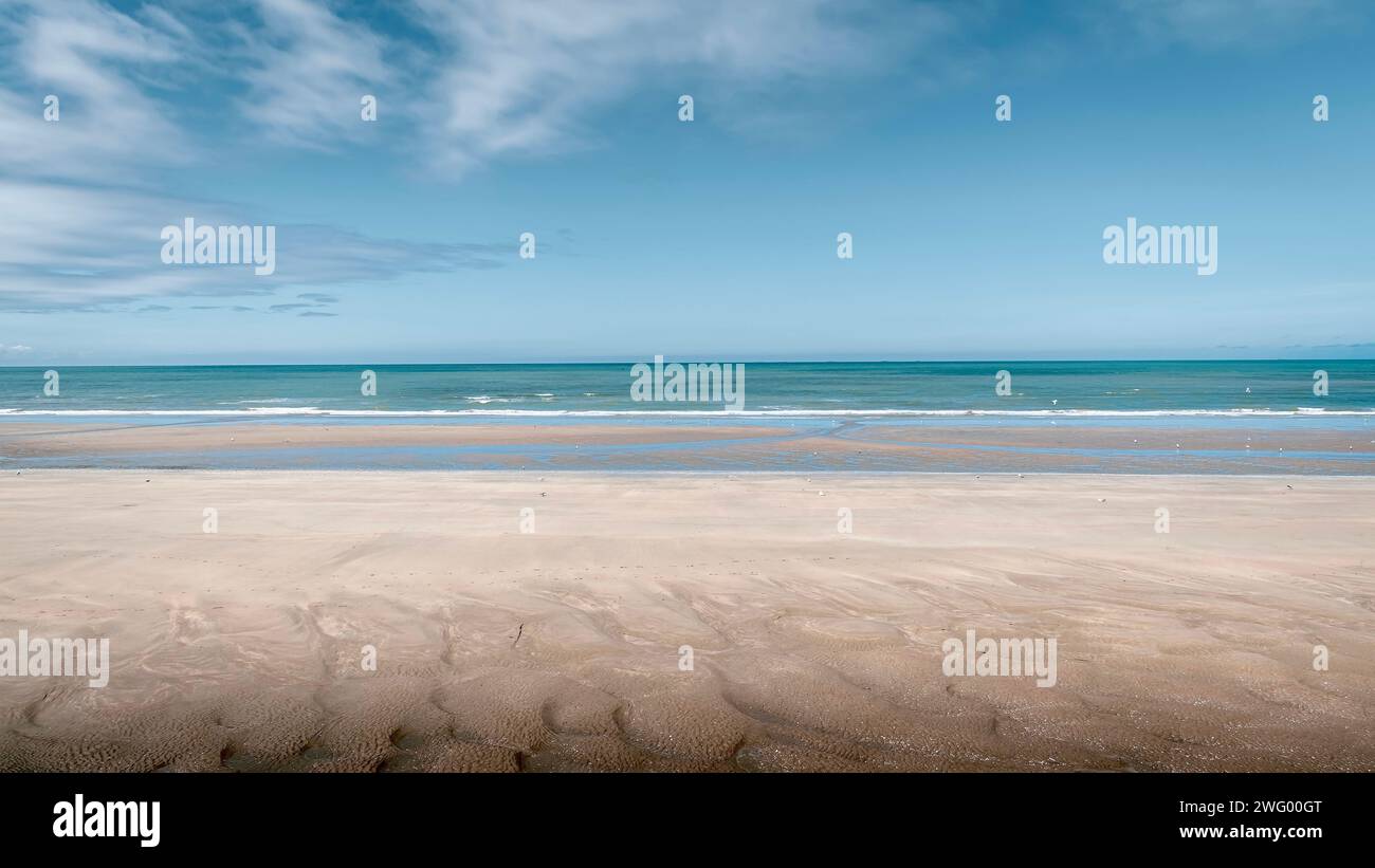 Une belle scène de plage avec une couleur de ciel magnifique Banque D'Images