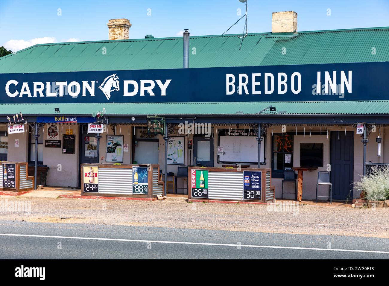 Bredbo Inn bar maison publique dans le village australien de Bredbo sur les plaines de Monaro, région des montagnes enneigées, Nouvelle-Galles du Sud, Australie, été 2024 Banque D'Images