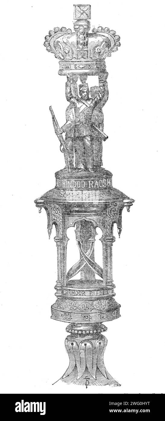 Matraque honoraire pour H.M. 2nd Goorkah ou Sirmoor Rifles, 1862. '..."matraque honoraire" qui est sur le point d'être envoyée en Inde pour être présentée au 2nd Goorkah Rifles de sa Majesté, pour leurs services à l'Etat pendant le siège de Delhi en 1857. La matraque, conçue par le colonel Charles Reid, C.B. et A.D.C. à la Reine, et fabriquée par MM. Hunt et Roskell, est composée d'ornements indiens, et le personnel est disposé de manière à se diviser en quatre morceaux. Sur le sommet se trouve un minaret indien, autour duquel se dressent trois personnages représentant des soldats soutenant le cr impérial Banque D'Images