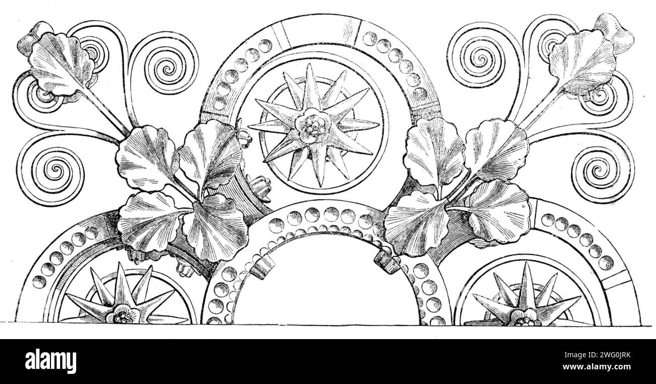 L'exposition internationale : détail de la grille de l'écran Hereford, conçu par G. G. Scott, R.A., fabriqué par Skidmore's Art-Manufacturers' Company, Coventry, 1862. « Cette œuvre... la réalisation la plus grandiose et la plus triomphante de l'art architectural moderne... la plus grande œuvre d'art en métal dont nous avons connaissance... illustre bien la scène la plus glorieuse jamais réalisée sur cette terre - l'Ascension de notre Seigneur... Dans l'ovale cuspide au centre de l'œuvre, debout sur un rond capital dont la fleur de passion est arrangée avec une habileté particulière, est le Sauveur ressuscité au-dessus de la souffrance Banque D'Images