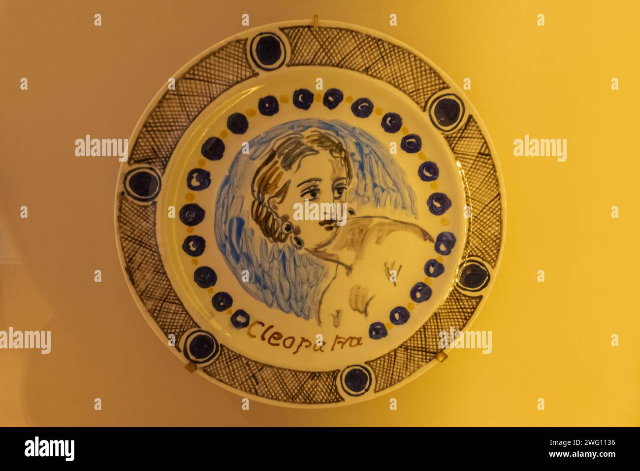 Angleterre, Sussex, East Sussex, West Firle, Charleston House Museum, maison de Duncan Grant et Vanessa Bell, la célèbre femme Dining Service, plate Depic Banque D'Images