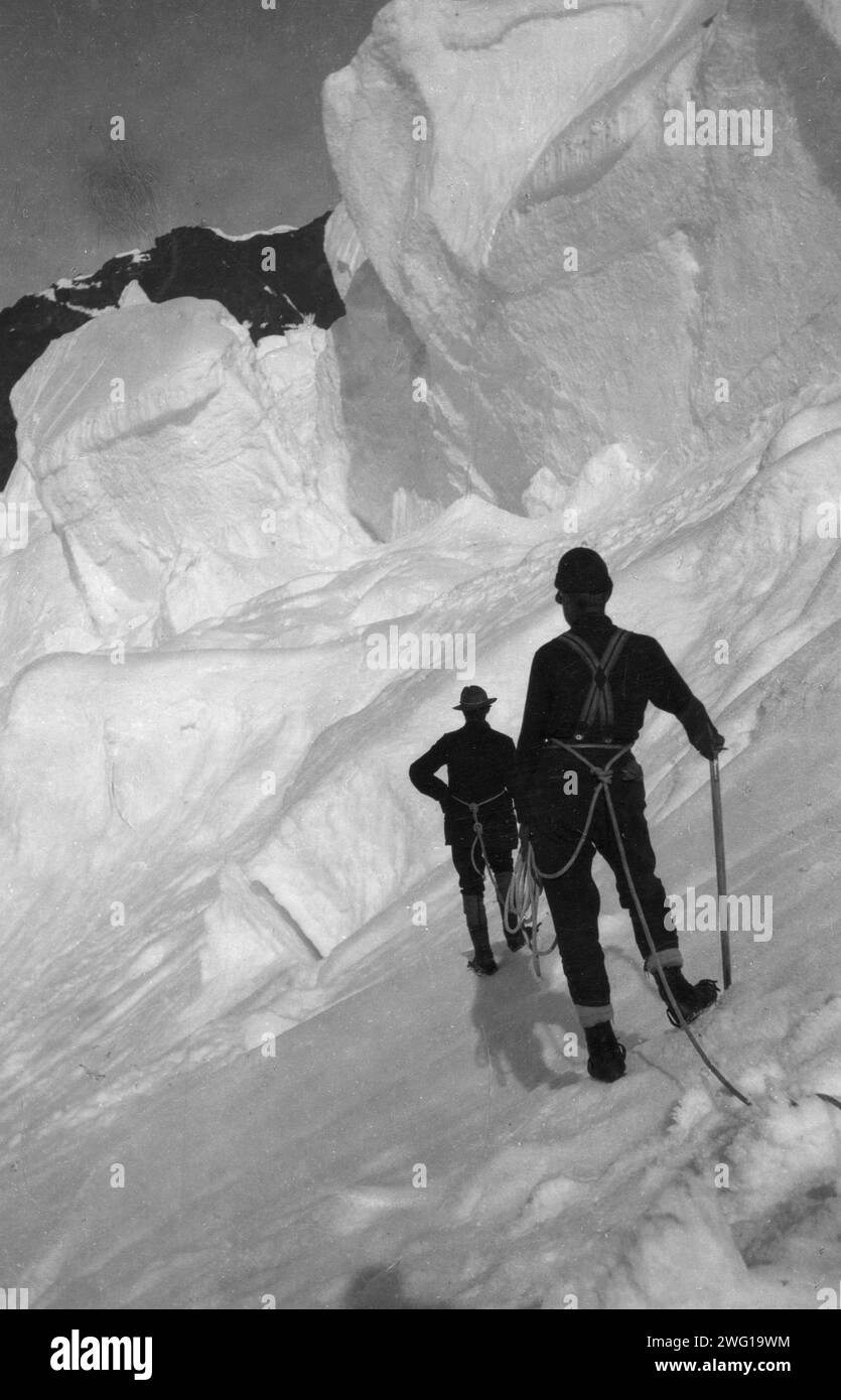 Escalader le mont McKinley, entre c1900 et 1923. Banque D'Images