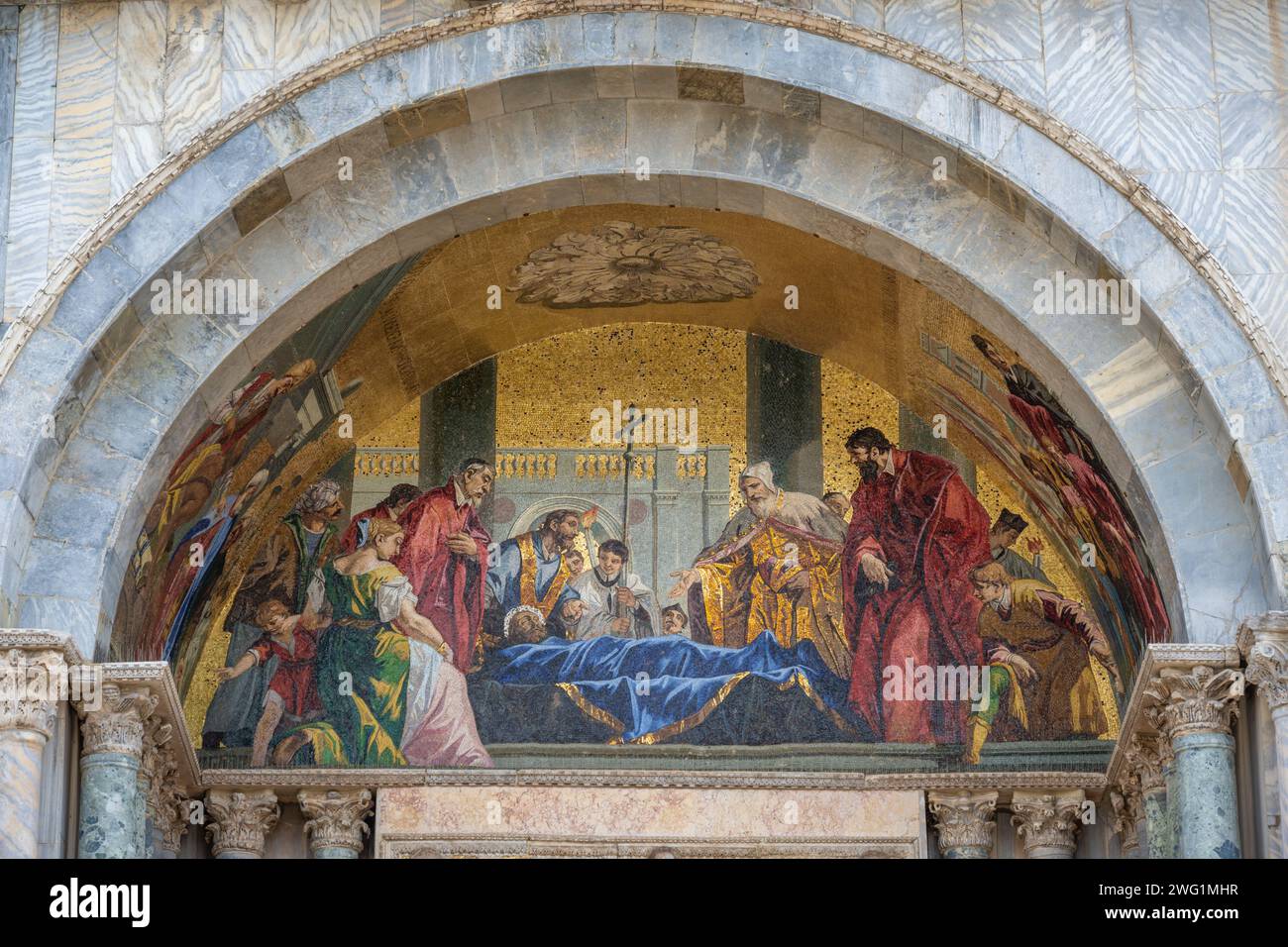 Portail de la basilique San Marco détail de la mosaïque au-dessus de St. Porte de Pierre, Venise, Italie Banque D'Images