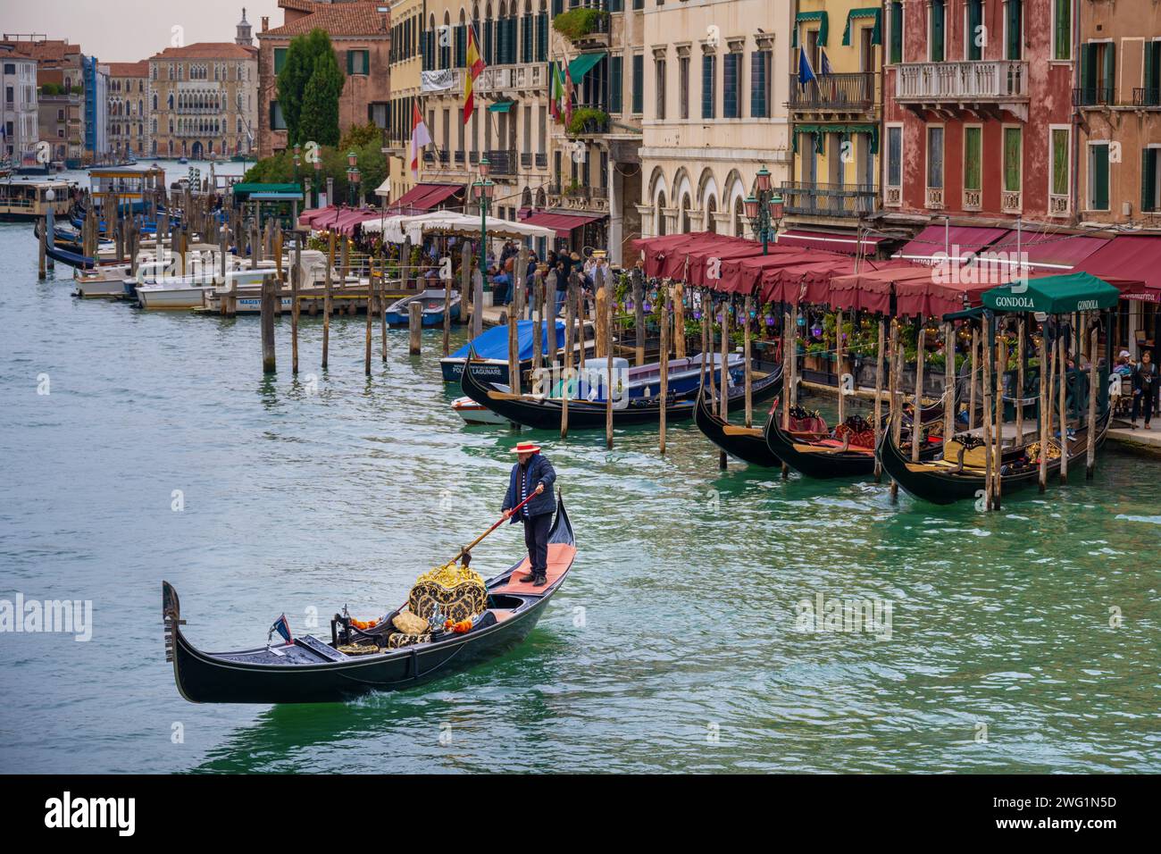 En gondole sur le Grand Canal, Venise, Italie Banque D'Images