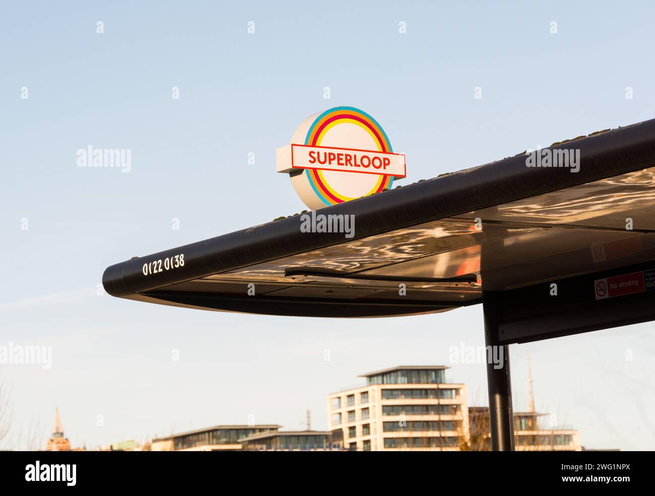 Gros plan d'une cocarde Superloop colorée sur Waterloo Bridge, Londres, Angleterre, Royaume-Uni Banque D'Images